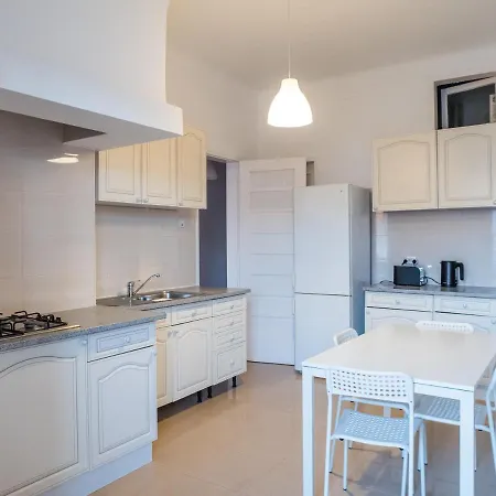 Rodrigues Sampaio Residence Guest house *